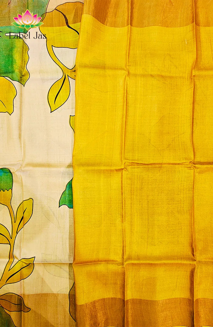 Off White Digital Printed Saree Secondary image