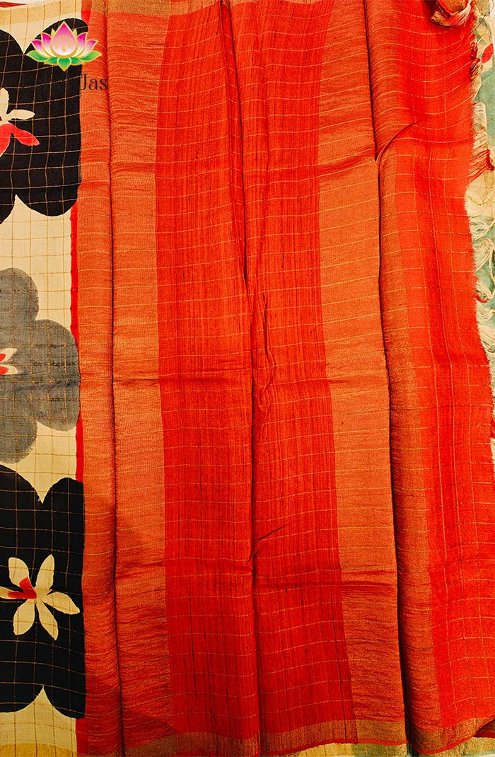 Off White Digital Printed Saree 2