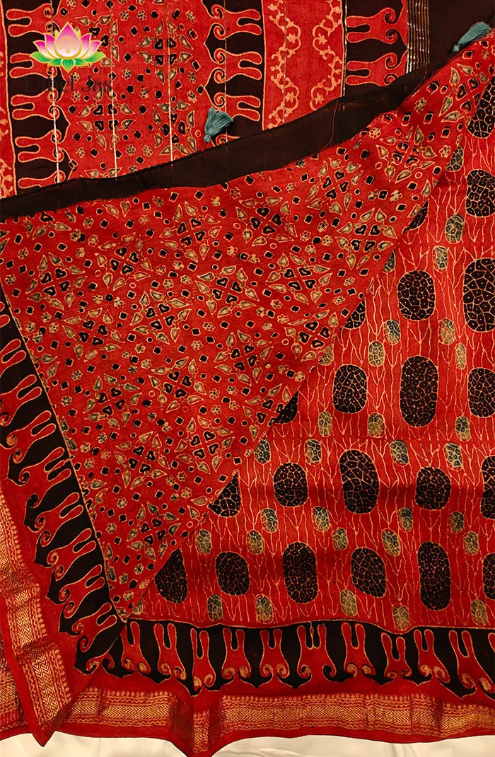 Premium Maheshwari Silk Saree with Ajrakh 4